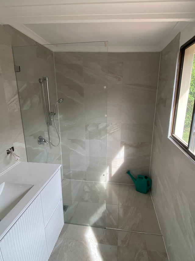 Frameless glass panel