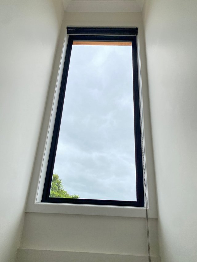 One-piece frameless glass panel