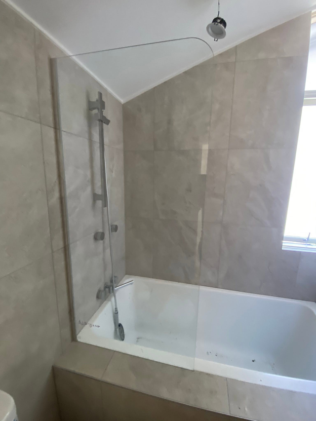 Bathroom shower screen — frameless glass